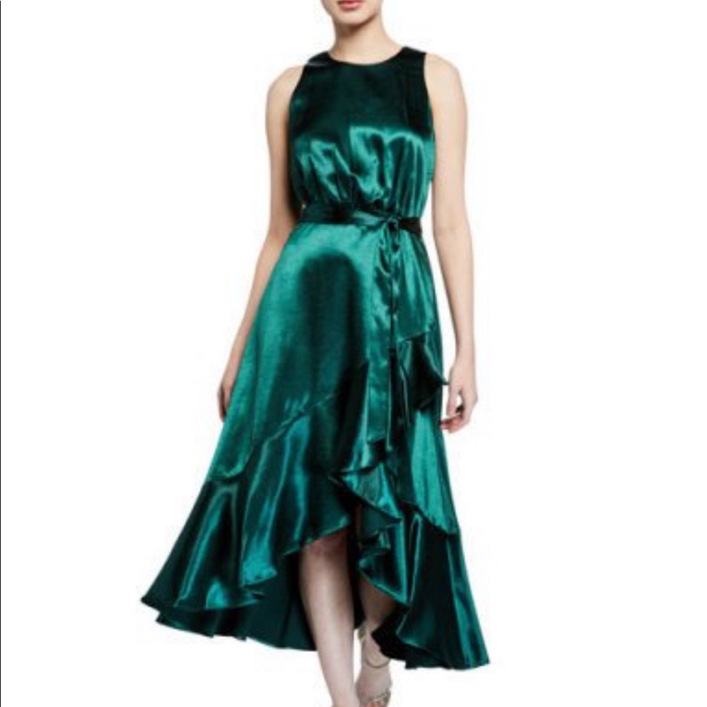 Taylor asymmetrical satin dress ‼️😻‼️